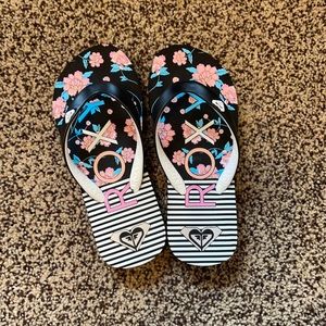 Roxy floral flip flops